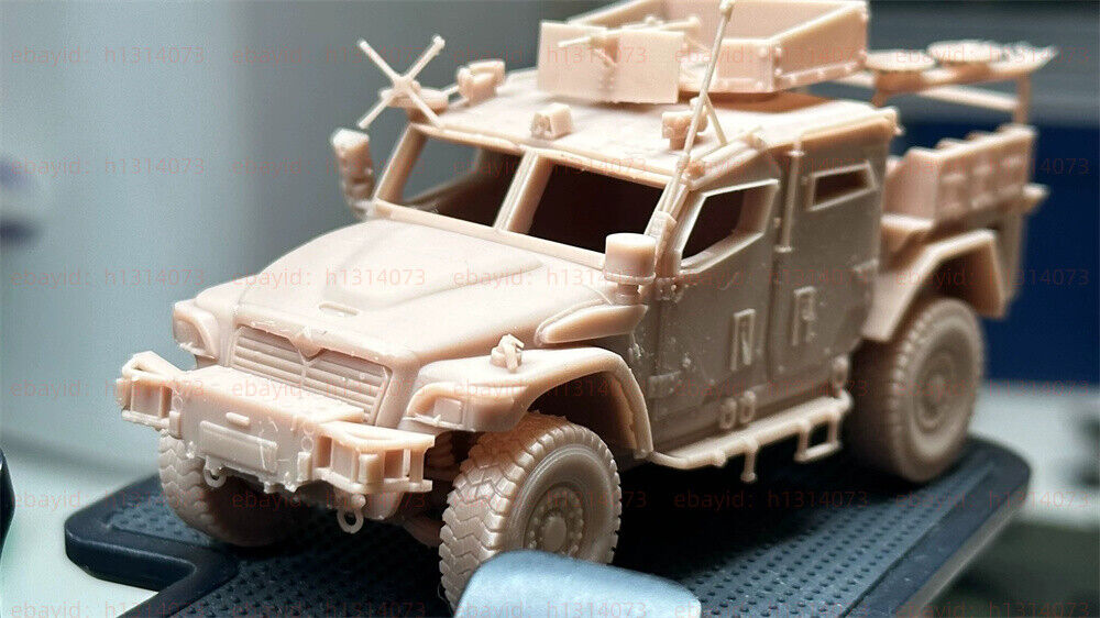 1/72 British Husky TSV (Tactical Support Vehicle) Armored Vehicle Unpainted Kit