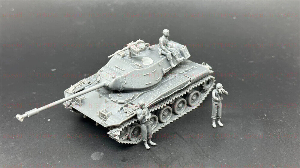 1/72 M41 Walker Bulldog Light Tank with Three Infantry Figures Unpainted Kit