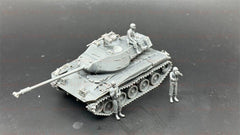 1/72 M41 Walker Bulldog Light Tank with Three Infantry Figures Unpainted Kit
