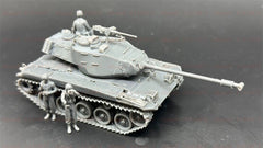 1/72 M41 Walker Bulldog Light Tank with Three Infantry Figures Unpainted Kit
